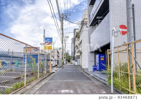 横浜の都市風景　神奈川新町駅 93468871