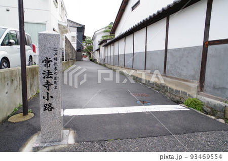信州　松本市市街地　旧町名標識　「常法寺小路」（じょうほうじこうじ）近傍の光景 93469554
