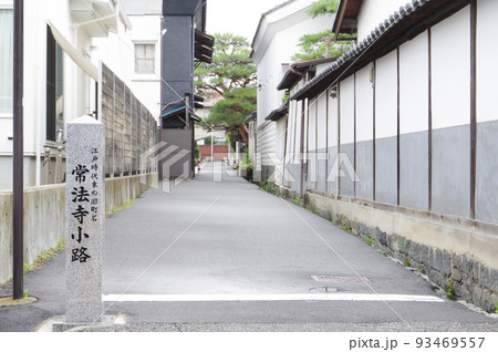 信州　松本市市街地　旧町名標識　「常法寺小路」（じょうほうじこうじ）近傍の光景 93469557