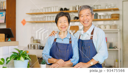 old couple smiling happily 93475566
