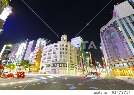 夜の銀座四丁目の風景 93475714