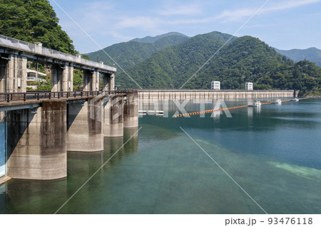 東京都　奥多摩町　夏　奥多摩湖　小河内ダム 93476118