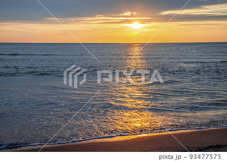 西浜海岸夕景 93477575