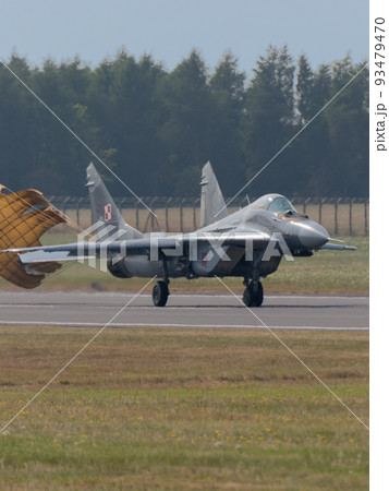 ポーランド空軍MiG-29フルクラム着陸 93479470