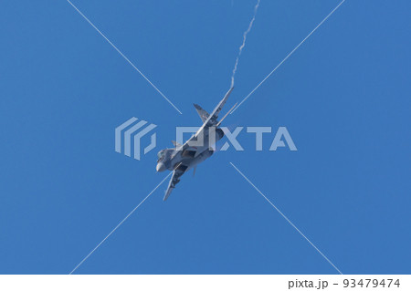 ポーランド空軍MiG-29デモチーム降下 93479474