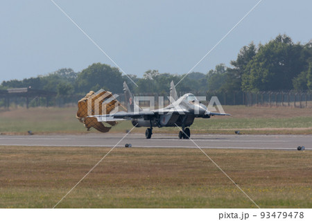 ポーランド空軍MiG-29フルクラム着陸 93479478