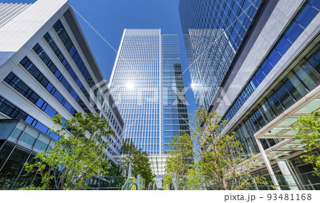 JR「田町」駅芝浦口・「田町ステーションタワー」のビルディング JR「田町」駅芝浦口・「田町ステーションタワー」のビルディング 93481168