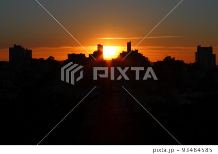 The sunset among the buildings 93484585