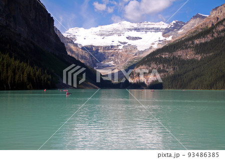Lake Louise and the beauty of the glacier melting into the turquoise water 93486385