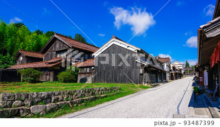重伝建地区に選定される美しい吹屋の街並み（岡山県高梁市） 93487399