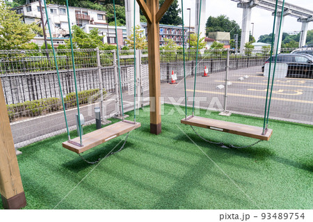 京王あそびの森HUGHUG　ぼうけんのもり　ベンチ　京王動物園線　東京都日野市 93489754