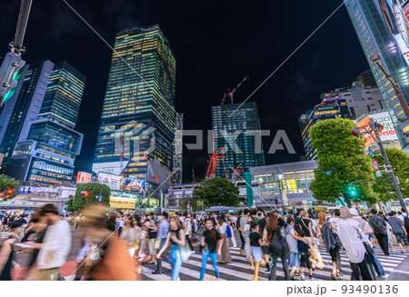日本の東京都市景観 5週世界最多。343人全国の死者数過去最多。慟哭の7波=8月23日、渋谷 日本の東京都市景観 5週世界最多。343人全国の死者数過去最多。慟哭の7波=8月23日、渋谷 93490136