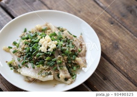 ニンニクたっぷりで焼いたネギ塩豚トロ 93490325