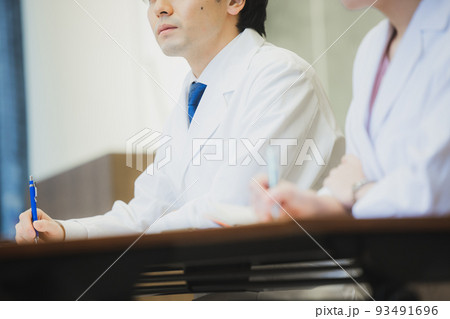 研究員　会議  93491696