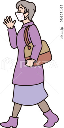 マスクして歩く_冬服のおばあちゃん 93493145