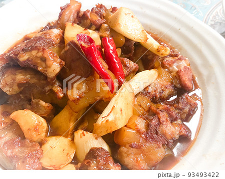 中国家庭料理・紅焼軟骨茭白（豚ナンコツとマコモダケの醬油煮込み）） 93493422