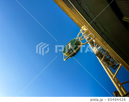 一塁側アルプススタンド入口 93494426