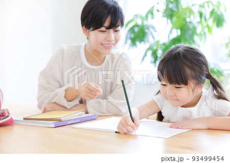 勉強　親子　母娘 93499454