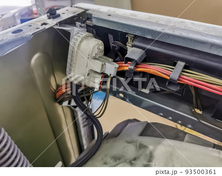 mechanism inside of old broken washing machin 93500361