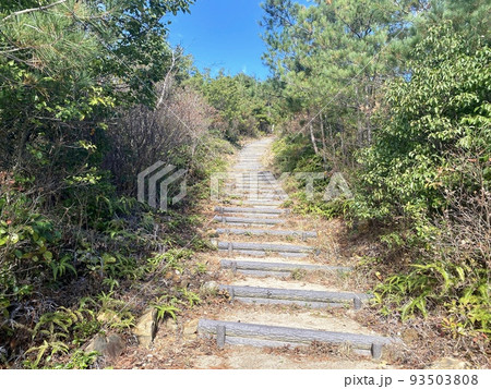 【京都】かぶと山展望台への登山道 【京都】かぶと山展望台への登山道 93503808