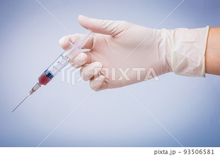 Health nurse worker with vaccine syringe 93506581