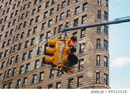 Street traffic light in New York, USA 93512110