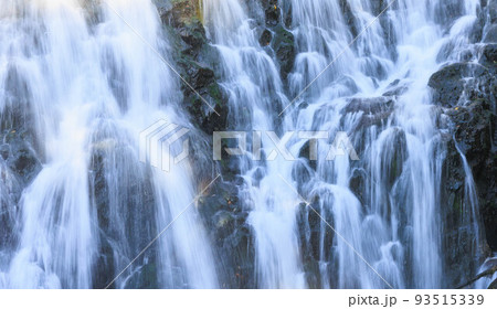 オシンコシンの滝クローズアップ「秋の北海道」 93515339