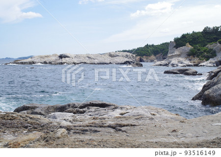 温泉津櫛島の海岸の景色 93516149