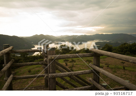 日本の岡山県備前市の夕立受山の美しい景色 日本の岡山県備前市の夕立受山の美しい景色 93516717