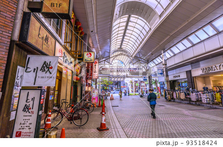 日本の川崎都市景観 川崎駅前の人気商店街「銀座街」などを望む(奥は銀柳街)=8月23日 日本の川崎都市景観 川崎駅前の人気商店街「銀座街」などを望む(奥は銀柳街)=8月23日 93518424