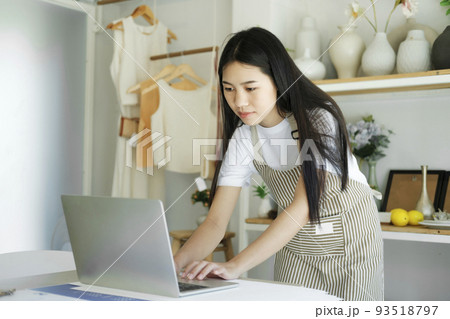 Enjoy young businesswoman contact with customers celebrate success or happy pose. 93518797
