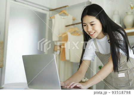 Enjoy young businesswoman contact with customers celebrate success or happy pose. 93518798