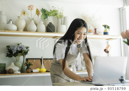 Enjoy young businesswoman contact with customers celebrate success or happy pose. 93518799