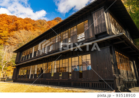 国内屈指の観光地　奥日光の秋　紅葉の英国大使館別荘記念公園 93518910
