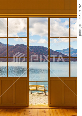 国内屈指の観光地　奥日光の秋　紅葉の英国大使館別荘記念公園 93519192