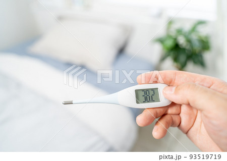 体温計　検温　体温測定　38.2℃ 93519719