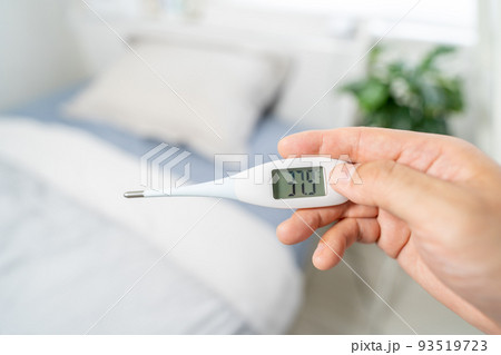 体温計　検温　体温測定　37.9℃ 93519723