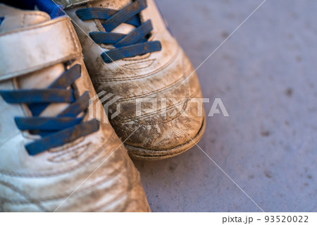 サッカートレーニングシューズの汚れ 93520022