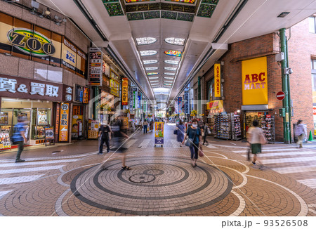 日本の川崎都市景観 行動制限なし。川崎駅前の人気商店街「川崎銀柳街」などを望む=8月23日 日本の川崎都市景観 行動制限なし。川崎駅前の人気商店街「川崎銀柳街」などを望む=8月23日 93526508