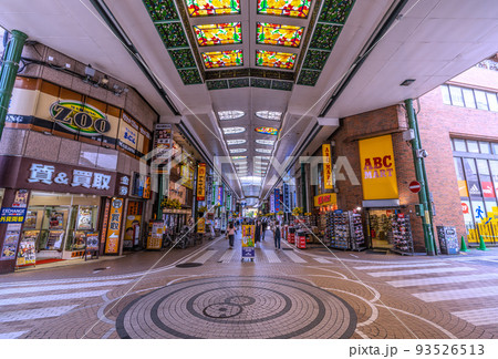 日本の川崎都市景観 行動制限なし。川崎駅前の人気商店街「川崎銀柳街」などを望む=8月23日 日本の川崎都市景観 行動制限なし。川崎駅前の人気商店街「川崎銀柳街」などを望む=8月23日 93526513