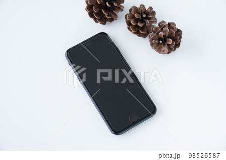 今や必需品スマートフォン 93526587