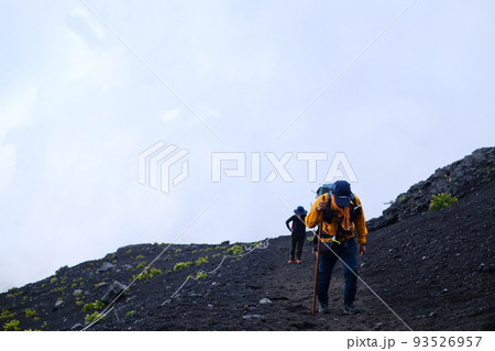 高山病で辛い人 93526957