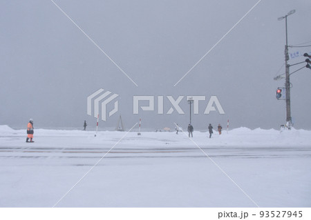 冬の北海道稚内市の風景 冬の北海道稚内市の風景 93527945