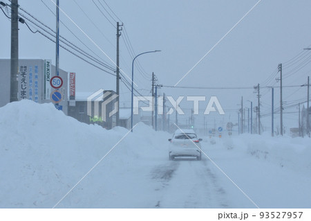 冬の北海道稚内市の風景 冬の北海道稚内市の風景 93527957