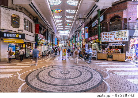 日本の川崎都市景観 行動制限なし。川崎駅前の人気商店街「川崎銀柳街」などを望む(ホコ天)=8月23日 日本の川崎都市景観 行動制限なし。川崎駅前の人気商店街「川崎銀柳街」などを望む(ホコ天)=8月23日 93529742