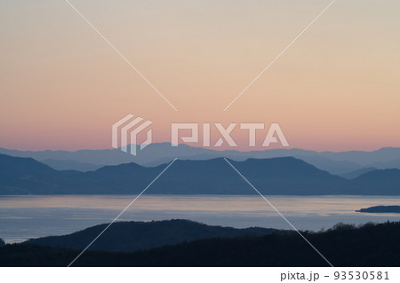 《岡山県》瀬戸内海国立公園 夕立受山から見る風景 93530581