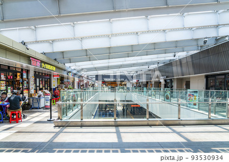 【東京都】下北沢駅直結の複合商業施設シモキタエキウエ 93530934