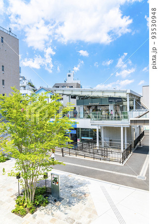 【東京都】綺麗に整備された下北沢駅の南西口 【東京都】綺麗に整備された下北沢駅の南西口 93530948