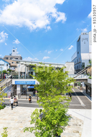 【東京都】綺麗に整備された下北沢駅の南西口 93530957