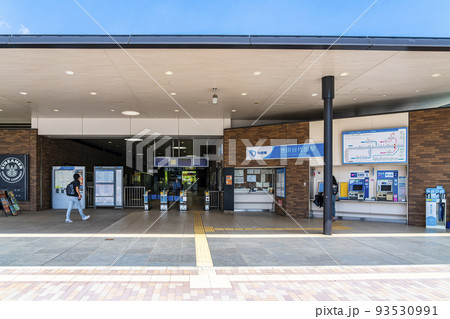 【東京都】綺麗に整備された世田谷代田駅の西口 93530991